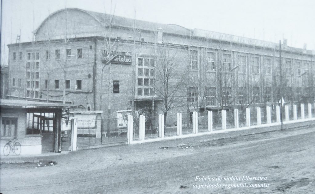Vechea clădire a fabricii de mobilă Libertatea, poză din 1963, preluată de aici – https://a60194.wixsite.com/digitalcluj/copia-iris